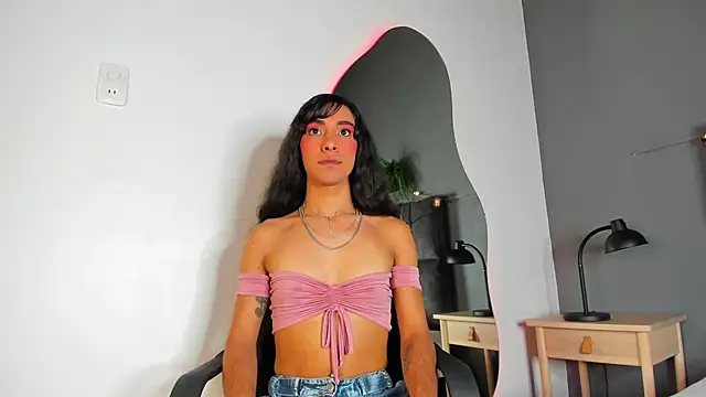 TiffValentinee  online show from November 2, 2025, 12:18 pm