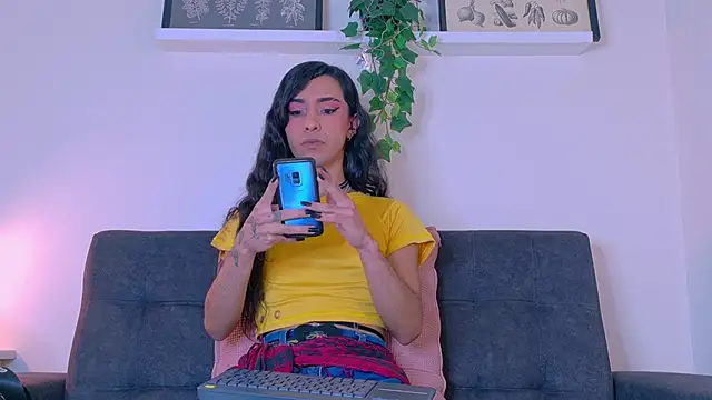 TiffValentinee  online show from March 5, 2026, 7:43 pm