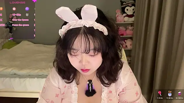 Kittenfishing online show from November 16, 2025, 3:17 pm