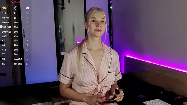 HitchcocianBlonde online show from October 1, 2025, 6:03 pm