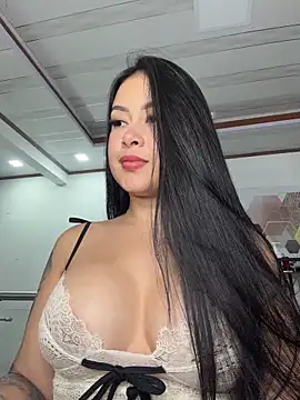 CrisMarulanda online show from February 10, 2026, 4:05 am