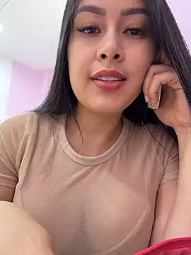 CrisMarulanda online show from May 6, 2026, 5:07 pm