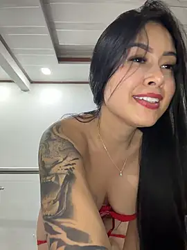 Snapshot of CrisMarulanda chatting on June 21, 2026, 6:27 am CrisMarulanda online show from June 21, 2026, 6:27 am