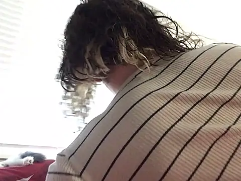 paigeycakes online show from September 14, 2025, 10:42 pm