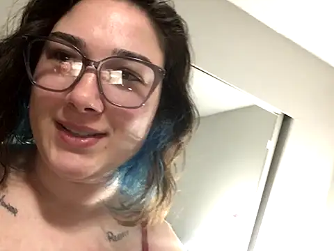 paigeycakes online show from October 14, 2025, 12:50 pm