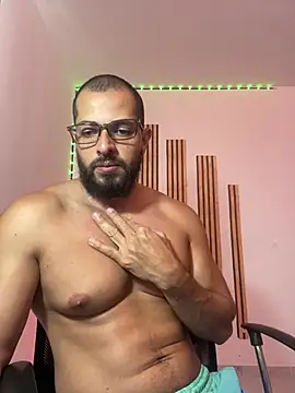 Snapshot of magnumchris chatting on July 17, 2026, 3:39 pm magnumchris online show from July 17, 2026, 3:39 pm