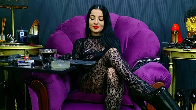 VivianReeve online show from June 5, 2026, 1:06 pm