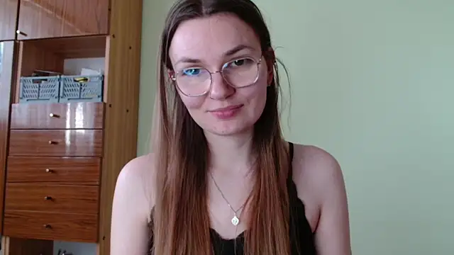 LooveELLYx online show from April 14, 2026, 1:39 pm