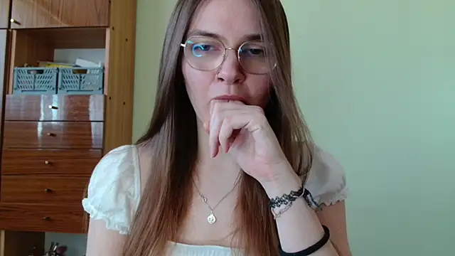 LooveELLYx online show from April 23, 2026, 6:36 am