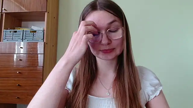 LooveELLYx online show from April 23, 2026, 12:29 pm