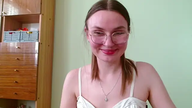 Snapshot of LooveELLYx chatting on April 29, 2026, 5:30 pm LooveELLYx online show from April 29, 2026, 5:30 pm