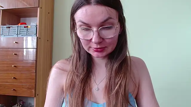 Snapshot of LooveELLYx chatting on May 4, 2026, 1:51 pm LooveELLYx online show from May 4, 2026, 1:51 pm
