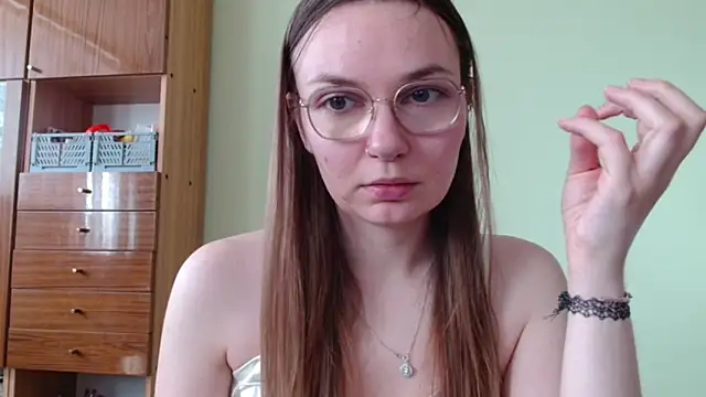 Snapshot of LooveELLYx chatting on May 12, 2026, 1:52 pm LooveELLYx online show from May 12, 2026, 1:52 pm