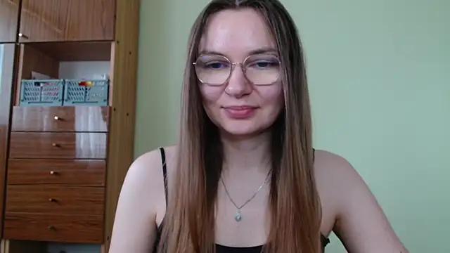 Snapshot of LooveELLYx chatting on June 5, 2026, 6:31 am LooveELLYx online show from June 5, 2026, 6:31 am