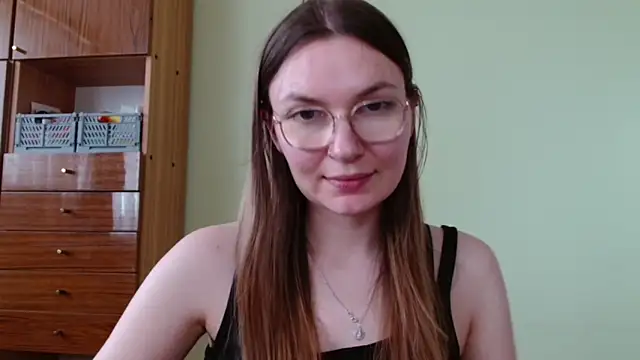 Snapshot of LooveELLYx chatting on June 10, 2026, 1:32 pm LooveELLYx online show from June 10, 2026, 1:32 pm