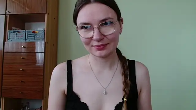 Snapshot of LooveELLYx chatting on June 11, 2026, 6:33 am LooveELLYx online show from June 11, 2026, 6:33 am