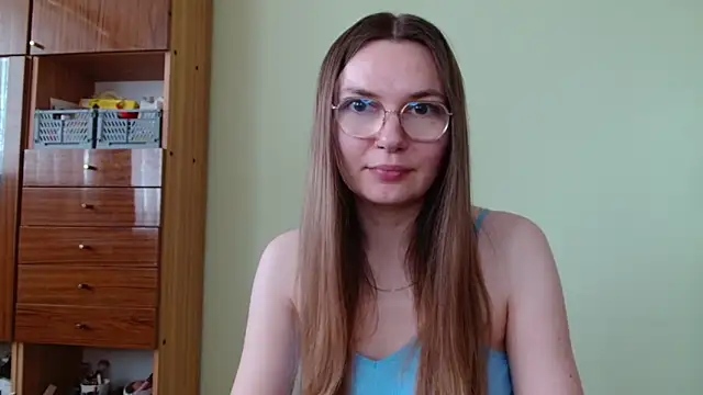 Snapshot of LooveELLYx chatting on June 16, 2026, 6:27 am LooveELLYx online show from June 16, 2026, 6:27 am