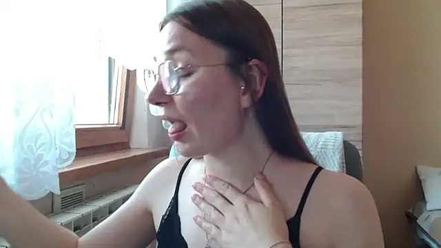 Snapshot of LooveELLYx chatting on June 29, 2026, 10:15 am LooveELLYx online show from June 29, 2026, 10:15 am