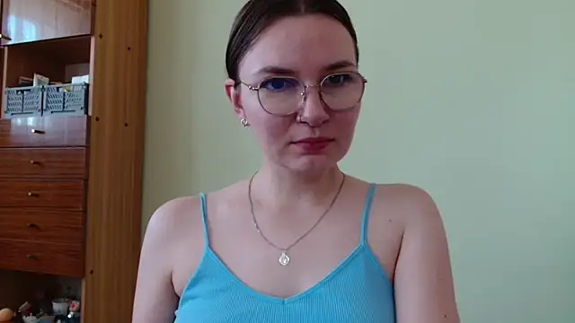 Snapshot of LooveELLYx chatting on July 9, 2026, 6:28 am LooveELLYx online show from July 9, 2026, 6:28 am