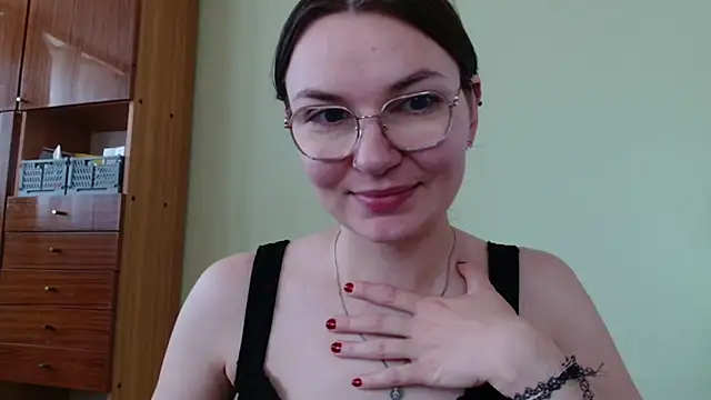 Snapshot of LooveELLYx chatting on July 14, 2026, 6:40 am LooveELLYx online show from July 14, 2026, 6:40 am