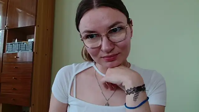 Snapshot of LooveELLYx chatting on July 15, 2026, 6:29 am LooveELLYx online show from July 15, 2026, 6:29 am