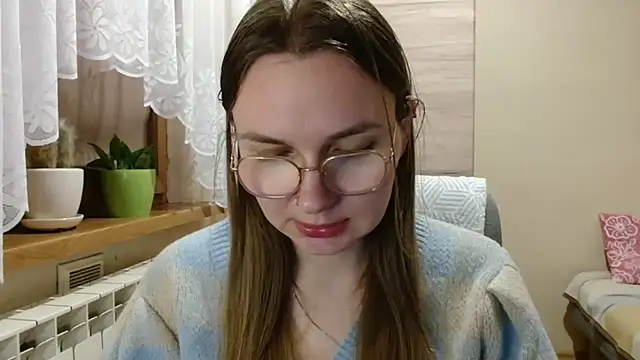 Snapshot of LooveELLYx chatting on July 19, 2026, 8:34 pm LooveELLYx online show from July 19, 2026, 8:34 pm