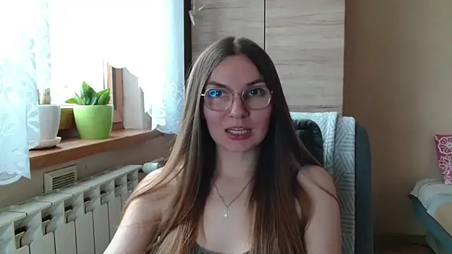 Snapshot of LooveELLYx chatting on July 20, 2026, 1:24 pm LooveELLYx online show from July 20, 2026, 1:24 pm