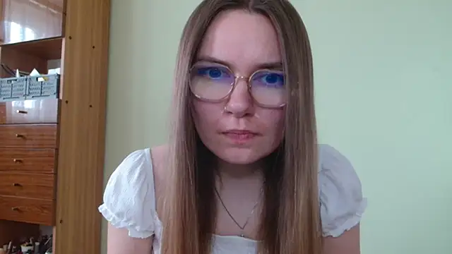 Snapshot of LooveELLYx chatting on July 23, 2026, 6:33 am LooveELLYx online show from July 23, 2026, 6:33 am