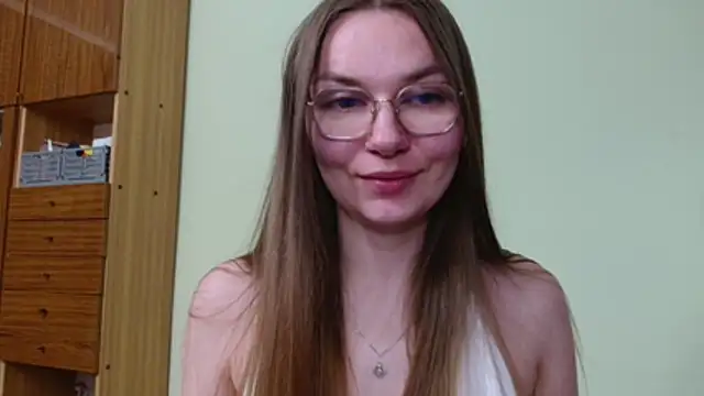 Snapshot of LooveELLYx chatting on July 27, 2026, 9:22 pm LooveELLYx online show from July 27, 2026, 9:22 pm