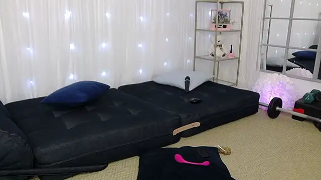 SarahRaynex online show from February 2, 2026, 8:02 am