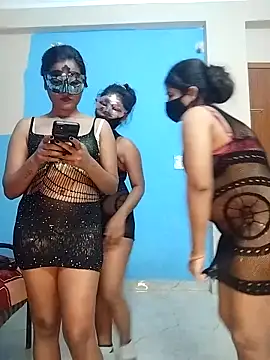 Snapshot of Sexy_dolls chatting on November 25, 2025, 1:11 pm Sexy dolls online show from November 25, 2025, 1:11 pm