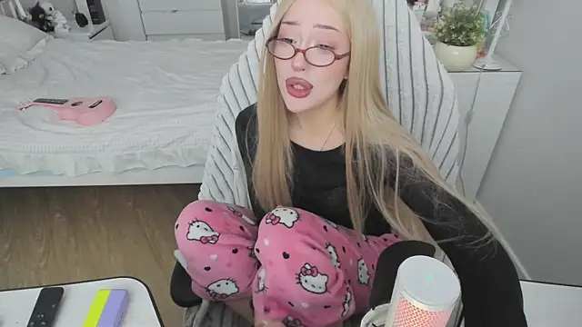 saadnesstyan online show from December 3, 2025, 7:49 am