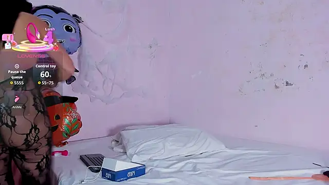 kethe love  online show from October 31, 2025, 9:05 pm