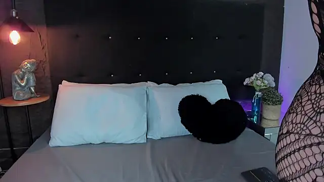 Rose Blossom online show from December 3, 2025, 5:15 am