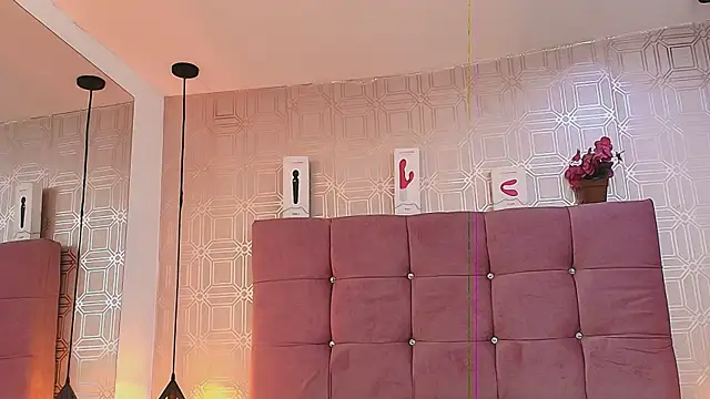 LexieBloom online show from October 20, 2025, 4:02 am