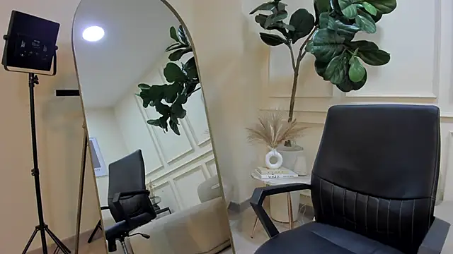 Karlla Brown online show from September 13, 2025, 12:54 am