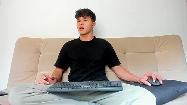 2Amateur Guys online show from March 19, 2026, 9:41 pm