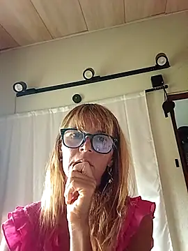 LunaNatural online show from September 22, 2025, 9:39 pm