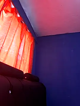 Hanna Kieran online show from November 14, 2025, 2:05 pm