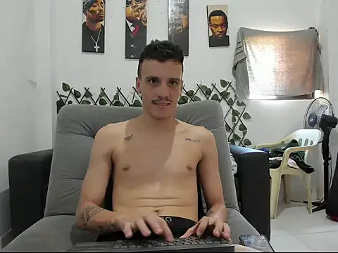 Snapshot of Latins_Boss chatting on July 7, 2026, 5:06 pm Latins Boss online show from July 7, 2026, 5:06 pm