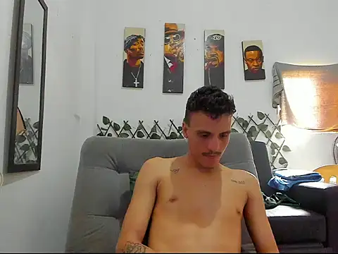 Snapshot of Latins_Boss chatting on July 8, 2026, 6:23 pm Latins Boss online show from July 8, 2026, 6:23 pm