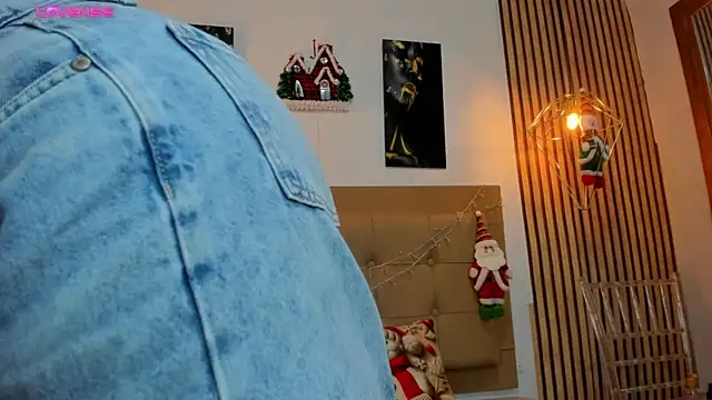 Snapshot of alesziarose chatting on December 1, 2025, 7:19 pm alesziarose online show from December 1, 2025, 7:19 pm