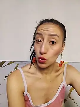 Snapshot of Oriana111 chatting on June 20, 2026, 3:42 am Oriana111 online show from June 20, 2026, 3:42 am
