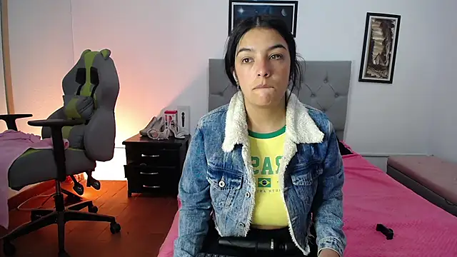 Esmeraldaa- online show from October 9, 2025, 5:16 am