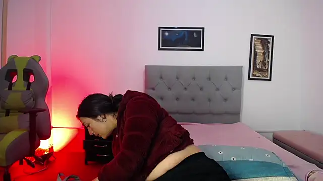 Esmeraldaa- online show from October 10, 2025, 6:23 am