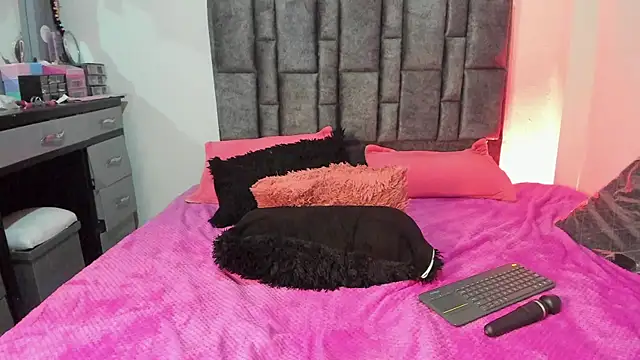 Esmeraldaa- online show from April 18, 2026, 9:26 pm