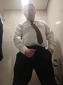 BigCristh79 online show from May 19, 2026, 1:33 am