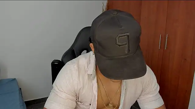 Evansdark1 online show from April 7, 2026, 10:31 pm