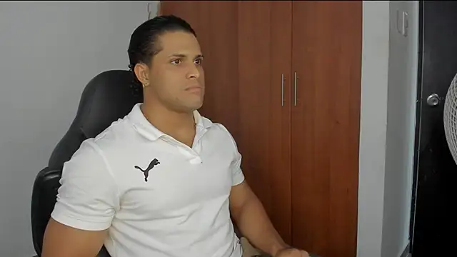 Evansdark1 online show from April 21, 2026, 10:12 pm