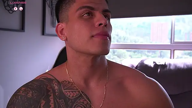 tyler muscle1 online show from September 18, 2025, 7:49 pm